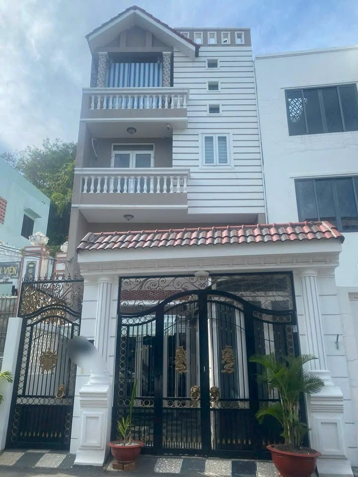 Cho thuê nhà mặt tiền Lê Ngọc Hân, Vũng Tàu 3 tầng giá 12 triệu - Không gian lý tưởng cho gia đình và kinh doanh!