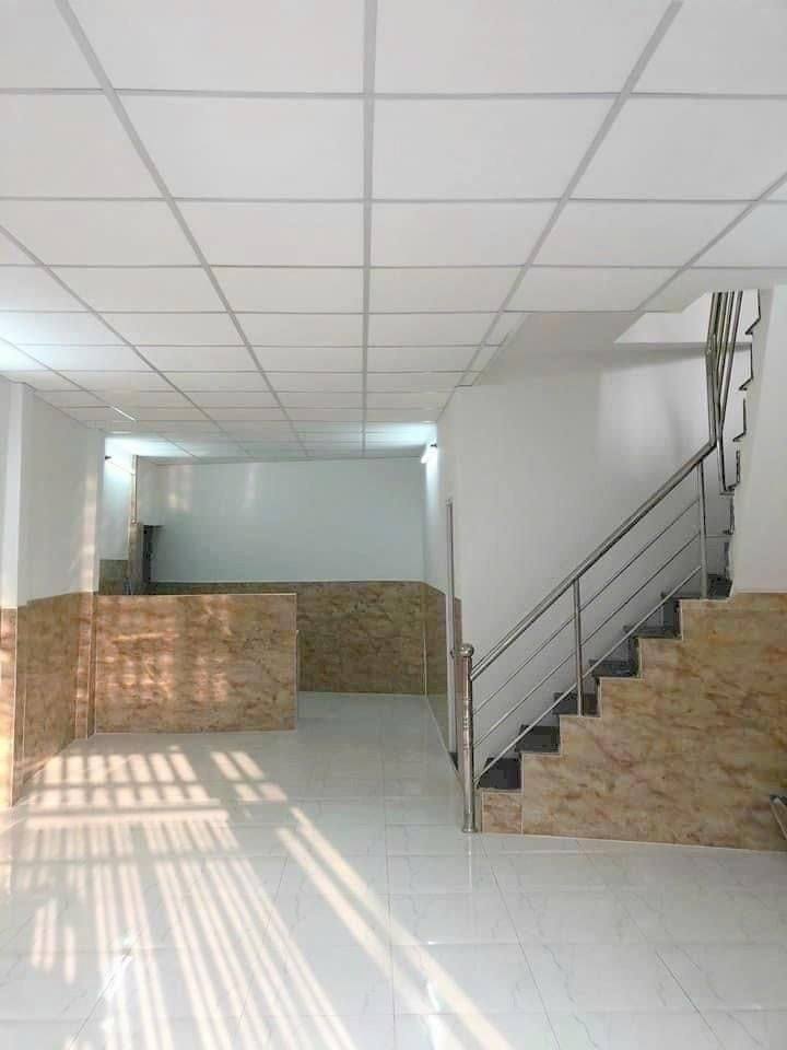 Mặt tiền kinh doanh Đường 385, 17.7m² giá 3.5 tỷ - Dòng tiền ổn định!