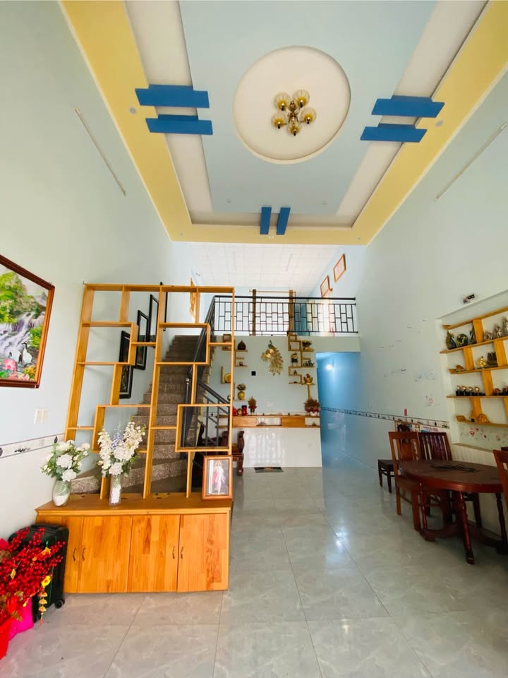 Nhà gác lửng Tân Xuân 240m² giá 1.4 tỷ - Sân ô tô rộng rãi!