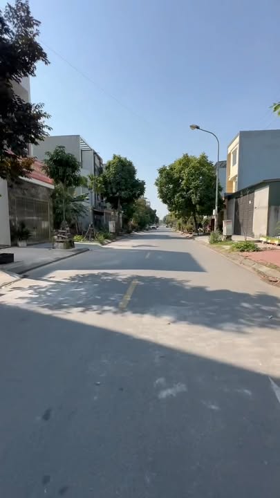 Đất nền Phú Điền, Tân Hồng, 100m² giá 10.9 tỷ - Đường rộng 12m, sổ cầm tay chính chủ!