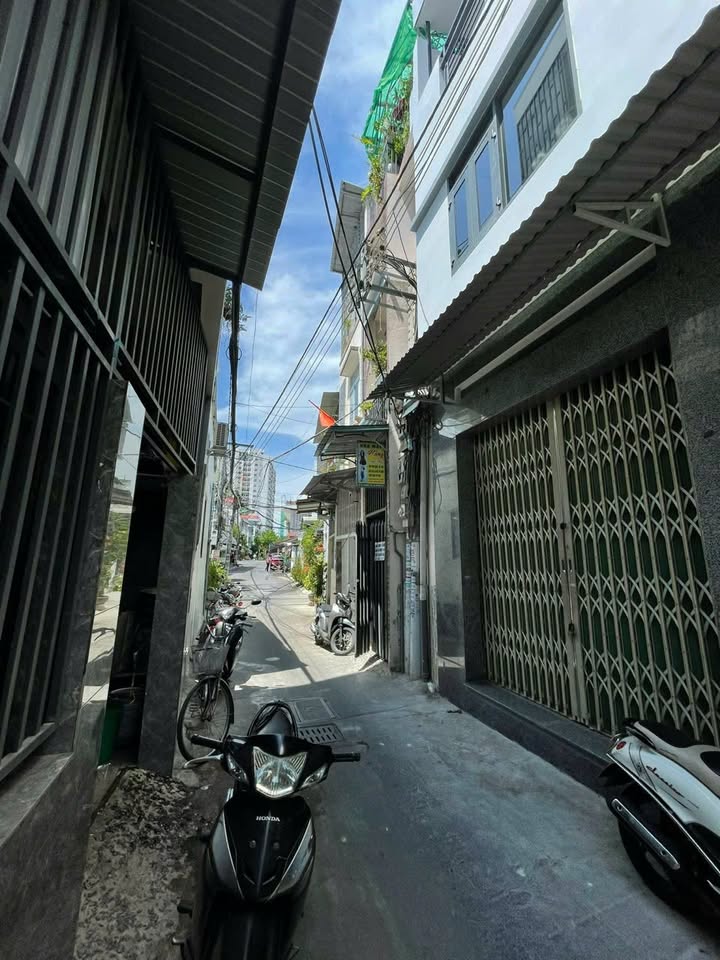 Nhà 2 Tầng Hẻm VCN Phước Hải Nha Trang 41m² giá 3.x tỷ - Thiết kế hiện đại, sẵn sàng vào ở ngay!