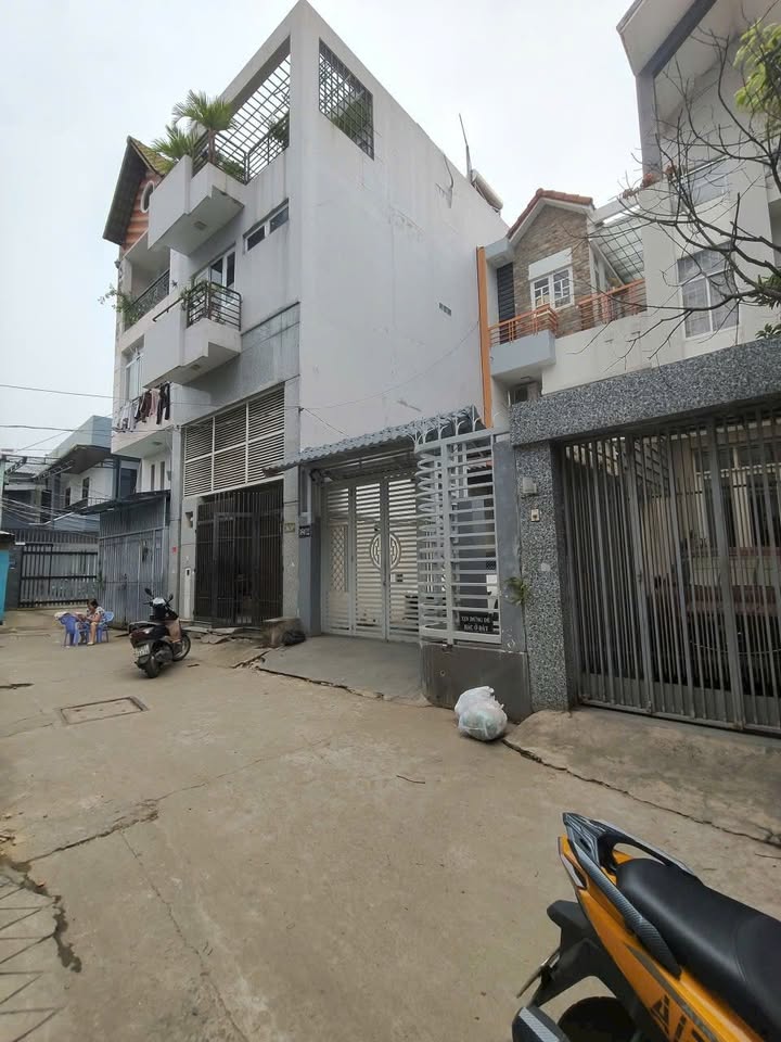 Nhà đẹp 3 tầng hẻm xe hơi Quận 7 154m² giá 13 tỷ - Thương lượng ngay!