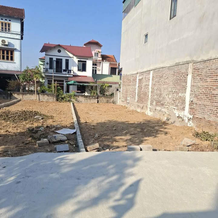 Lô đất ngõ Bà Triệu, Lộc Bình 95m² giá 2.4 tỷ - Hướng Nam, ô tô vào tận nơi!