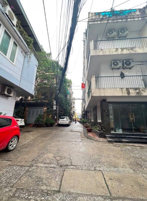 Nhà mặt ngõ Hào Nam Đống Đa 35m² giá 12,5 tỷ - Kinh doanh sầm uất!