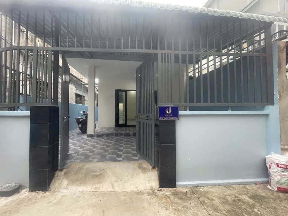 Nhà Dĩ An 119,5m² giá thỏa thuận - Vị trí đắc địa gần chợ và ga