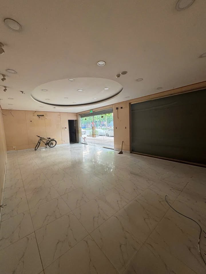 Cho thuê mặt bằng kinh doanh Nguyễn Văn Huyên, Cầu Giấy 70m² - Mặt tiền 15m, vị trí đắc địa!