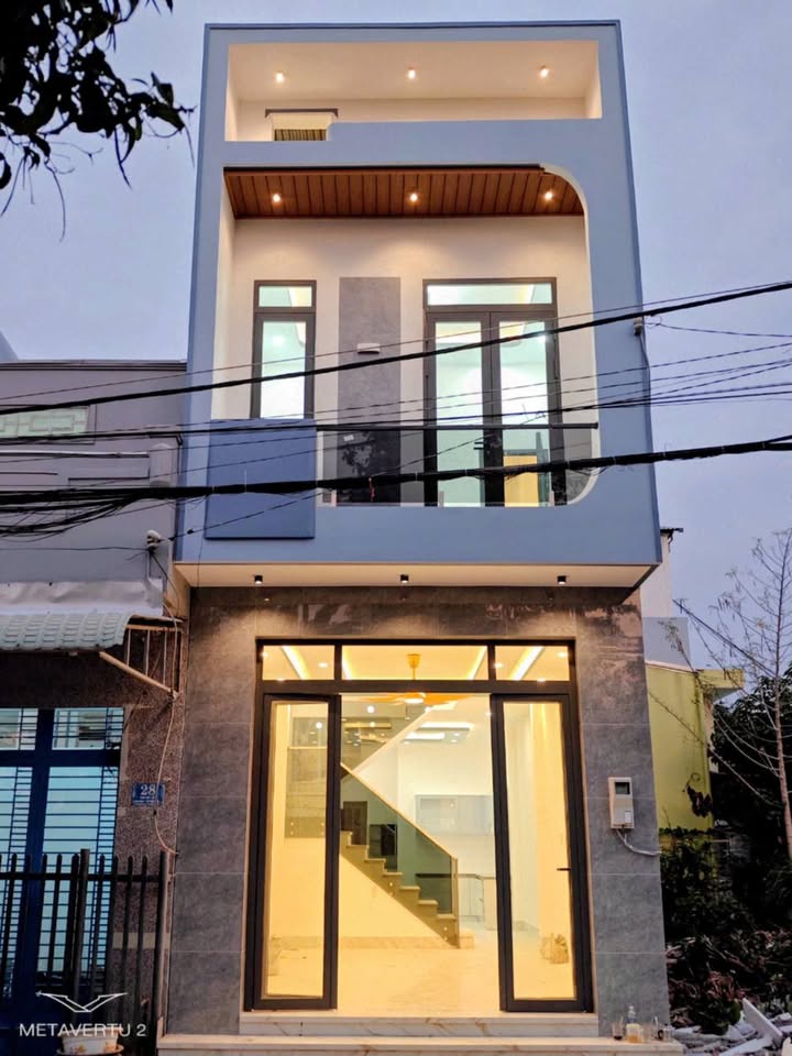 Nhà đẹp 1 trệt 1 lầu 56m² tại Long Xuyên giá 2 tỷ - Sẵn sàng vào ở!