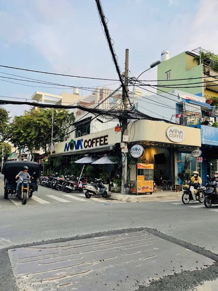 Nhà phố mặt tiền Lê Thiệt, Tân Phú 182m² giá 16 tỷ - Cơ hội đầu tư hiếm có!