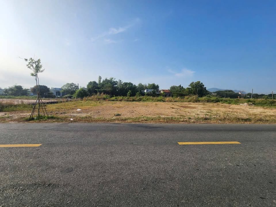 Đất nền mặt tiền TL44b Nguyễn Hữu Cảnh, Long Mỹ 131m² giá 1.55 tỷ - Cần bán gấp!