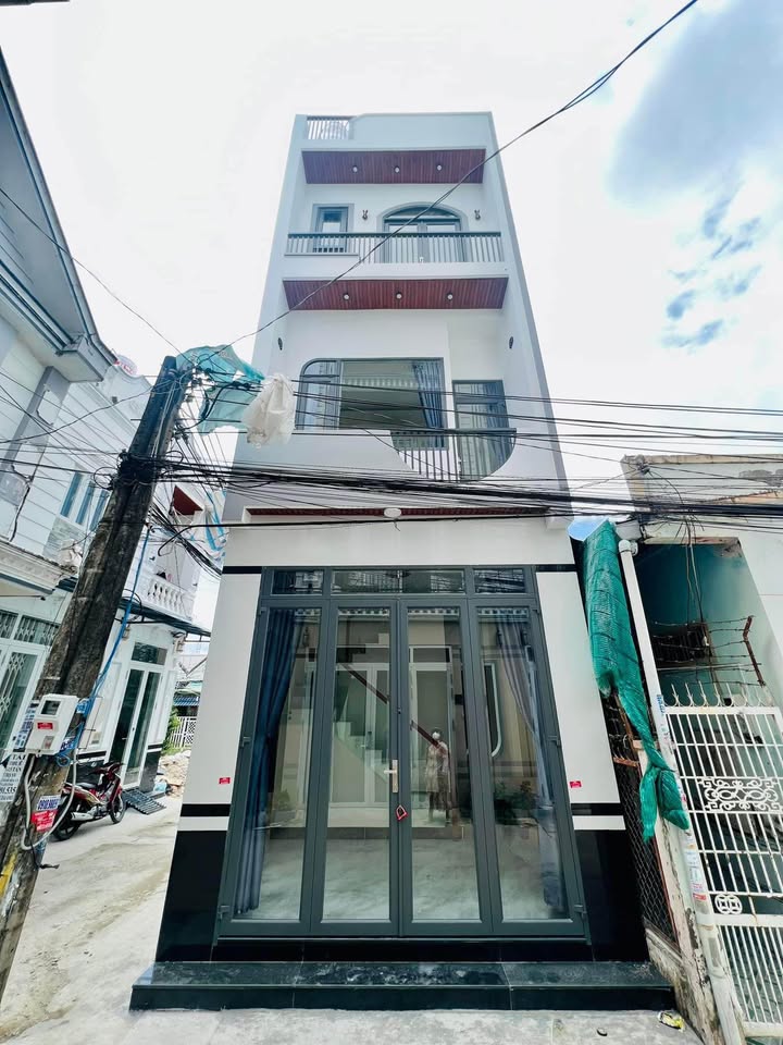 Nhà 1 Trệt 2 Lầu Gốc 2 Mặt Tiền tại An Khánh, Cần Thơ - Giá 2.99 Tỷ, Kinh Doanh Tốt!