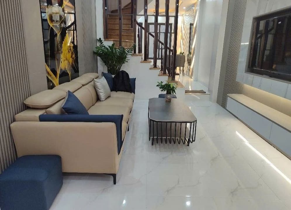 Nhà 4 tầng tại Văn Điển, Thanh Trì 42m² giá 5.8 tỷ - Ô tô đỗ cổng ngay!