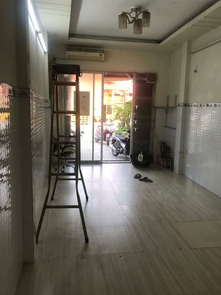 Nhà Mặt Tiền Đường Phạm Thế Hiển, P3, Q8 - 33m² giá 15 triệu - Phù hợp cho Kinh Doanh và Gia Đình!