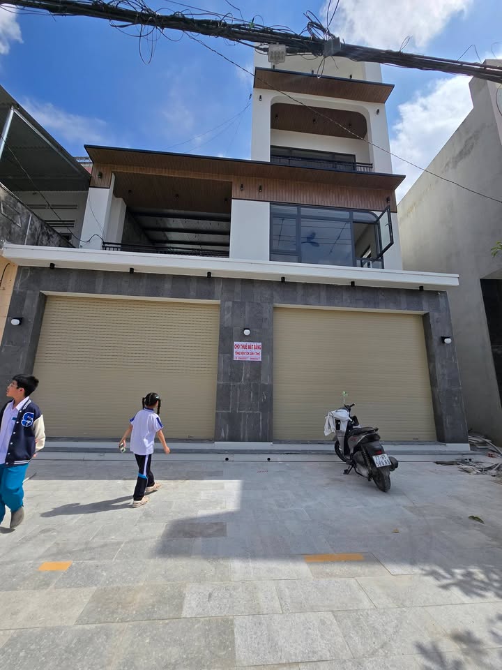 Cho thuê mặt bằng mặt tiền Nguyễn Huệ, Tây Sơn, 170m² - Vị trí đắc địa cho kinh doanh!