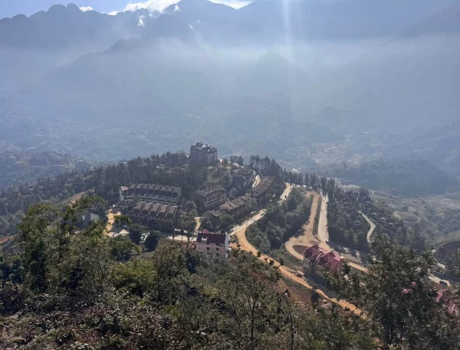 Nhà phố Sa Pa Jadehill 90m² giá 4 tỷ - Pháp lý đầy đủ, vị trí đắc địa!