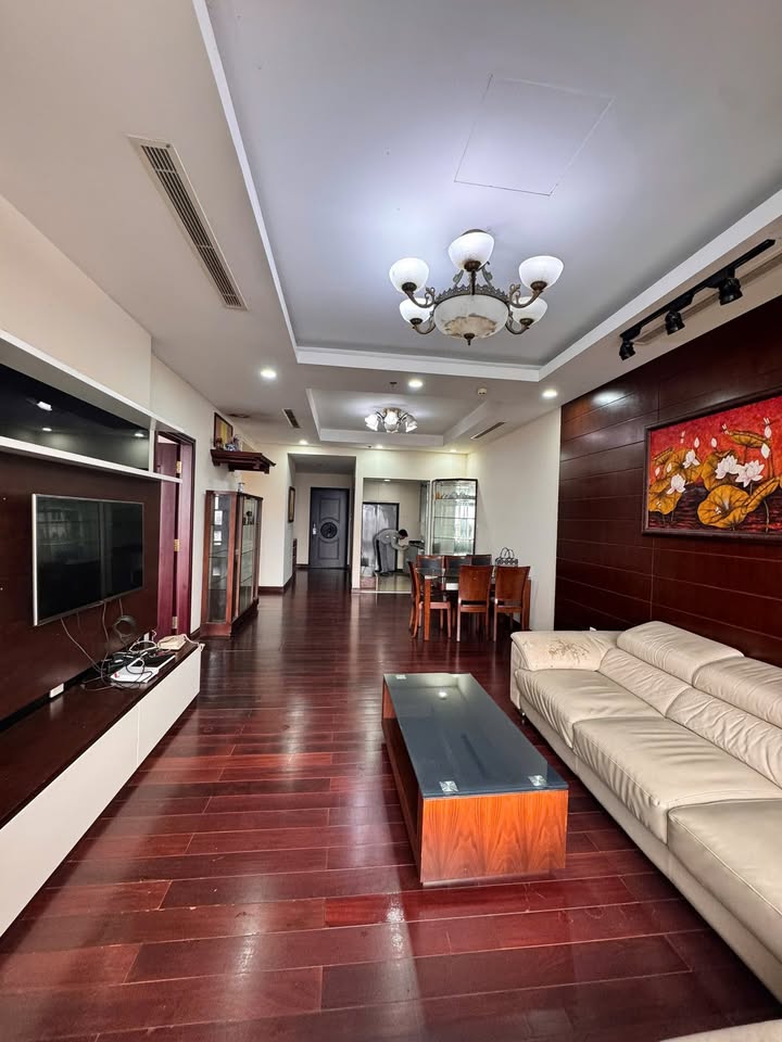 Căn hộ R2 Royal City Nguyễn Trãi 109m² giá 18.5 triệu - Full nội thất, sẵn sàng vào ở!