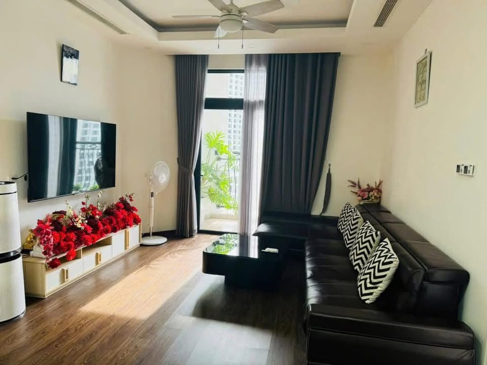 Căn hộ 2 phòng ngủ Royal City 101m² giá 13 tỷ - Full nội thất, view đẹp!