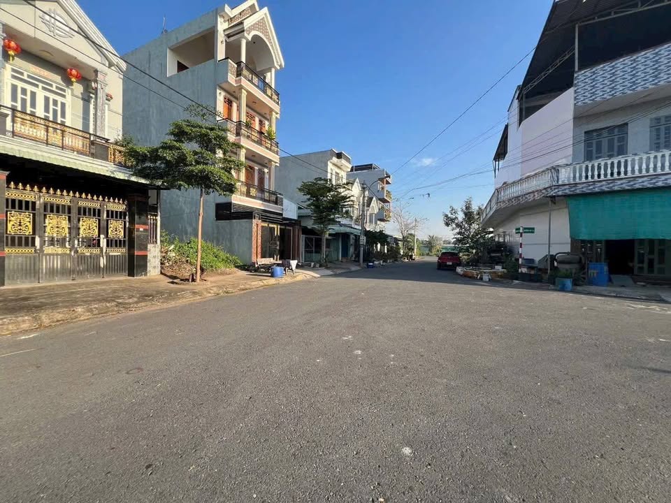 Đất nền Hưng Long, 100m², giá 2.6 tỷ - Kết nối thuận tiện, dân cư đông đúc!