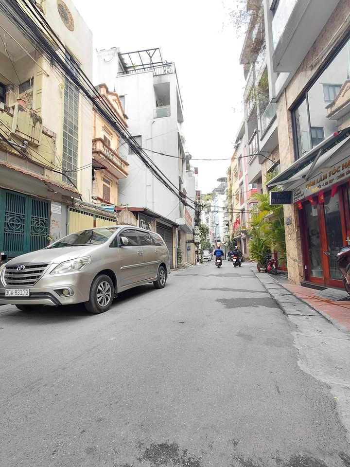 Nhà mặt phố Yên Lạc, Hai Bà Trưng 187m² giá 15.2 tỷ - Kinh doanh đắc địa, ô tô vào tận nhà!