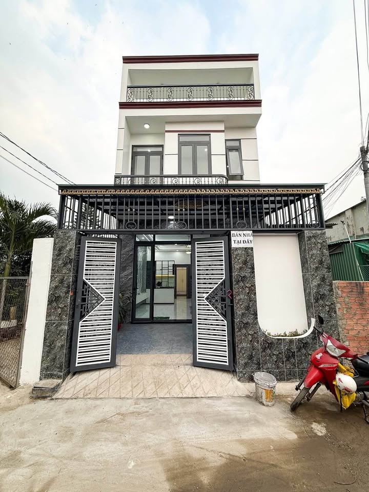 Nhà phố 2 tầng đường Oto thông chợ Tân Vạn 60m² giá 3,5 tỷ - Kinh doanh thuận lợi!