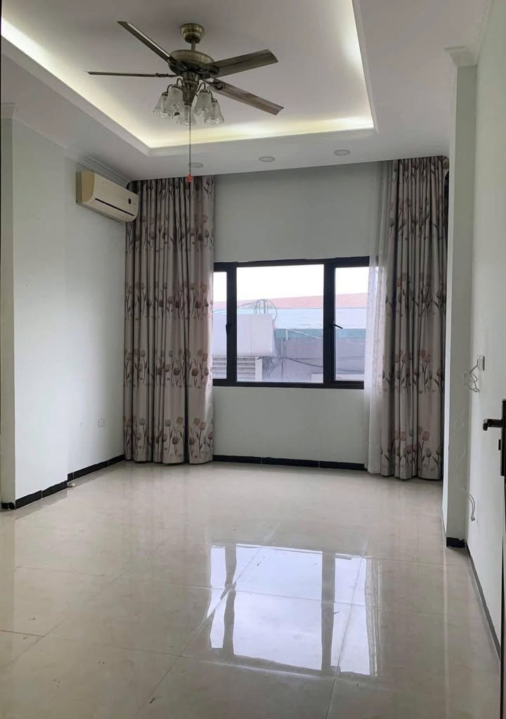 Nhà cho thuê Mạc Thị Bưởi, Hai Bà Trưng 32m² giá 10 triệu - Thiết kế 4 tầng tiện nghi!