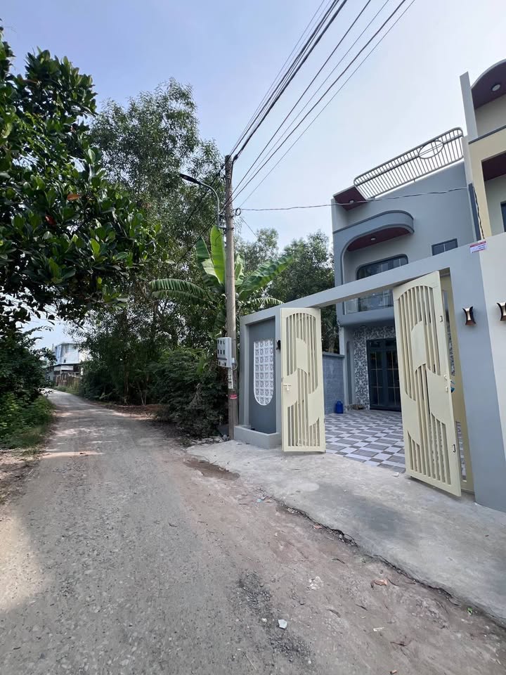 Nhà mặt tiền Lê Văn Hai Cần Giuộc 90m² giá 2.5 tỷ - Sổ hồng riêng hoàn công!