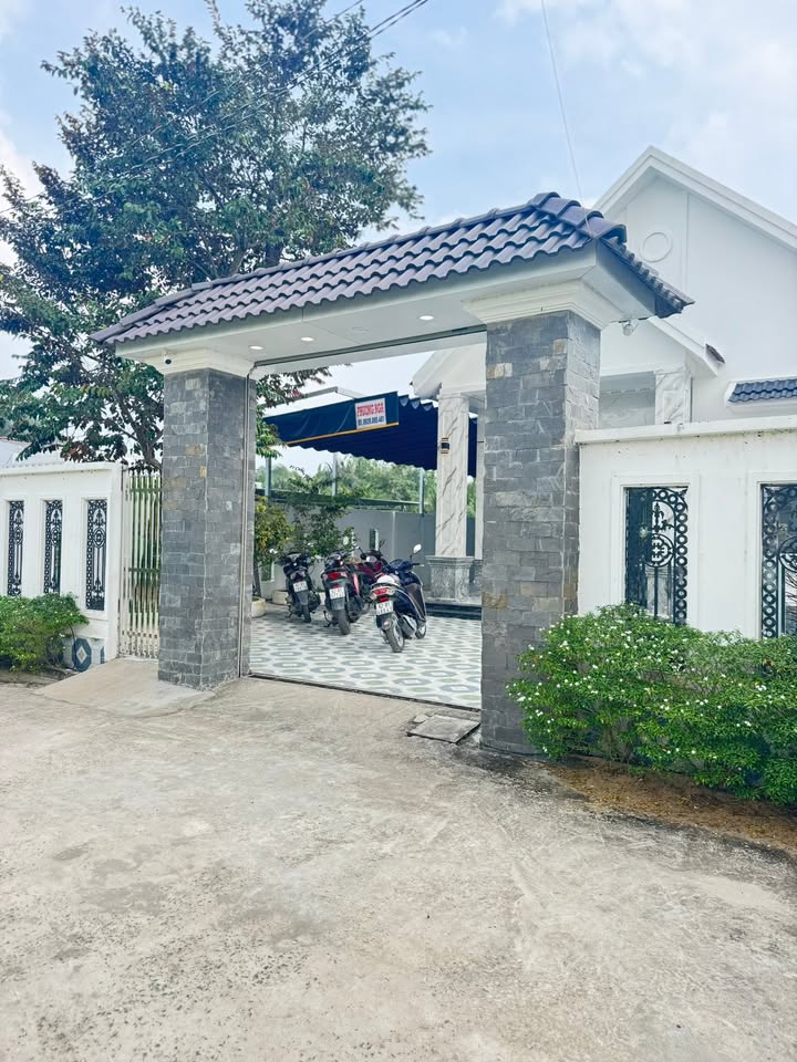 Nhà mái thái đẹp Phường Tân An 348m² giá 2.7 tỷ - Dọn vào ở ngay!