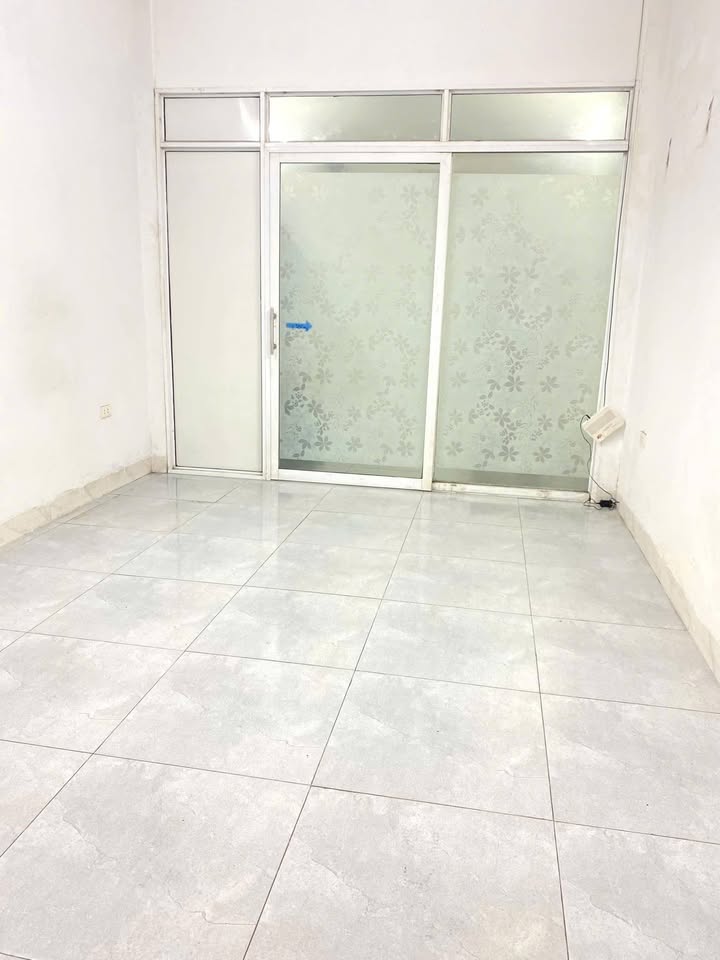 Nhà cho thuê nguyên căn Bồ Đề Long Biên 70m² giá 6 triệu - Ô tô đỗ cửa, tiện nghi đầy đủ!