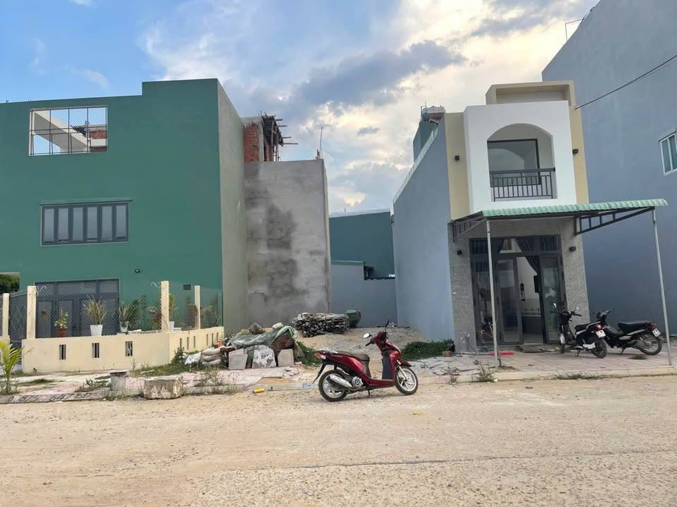 Đất nền Phường Nhơn Bình, Quy Nhơn 70m² giá 2.15 tỷ - Đất sạch đẹp, vị trí thuận lợi!