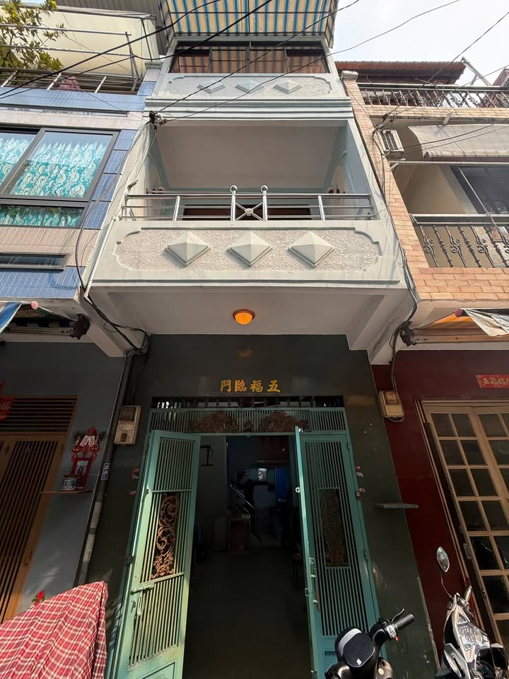 Nhà hẻm xe hơi Lãnh Binh Thăng, Quận 11 33m² giá 5.98 tỷ - Cơ hội đầu tư tuyệt vời!