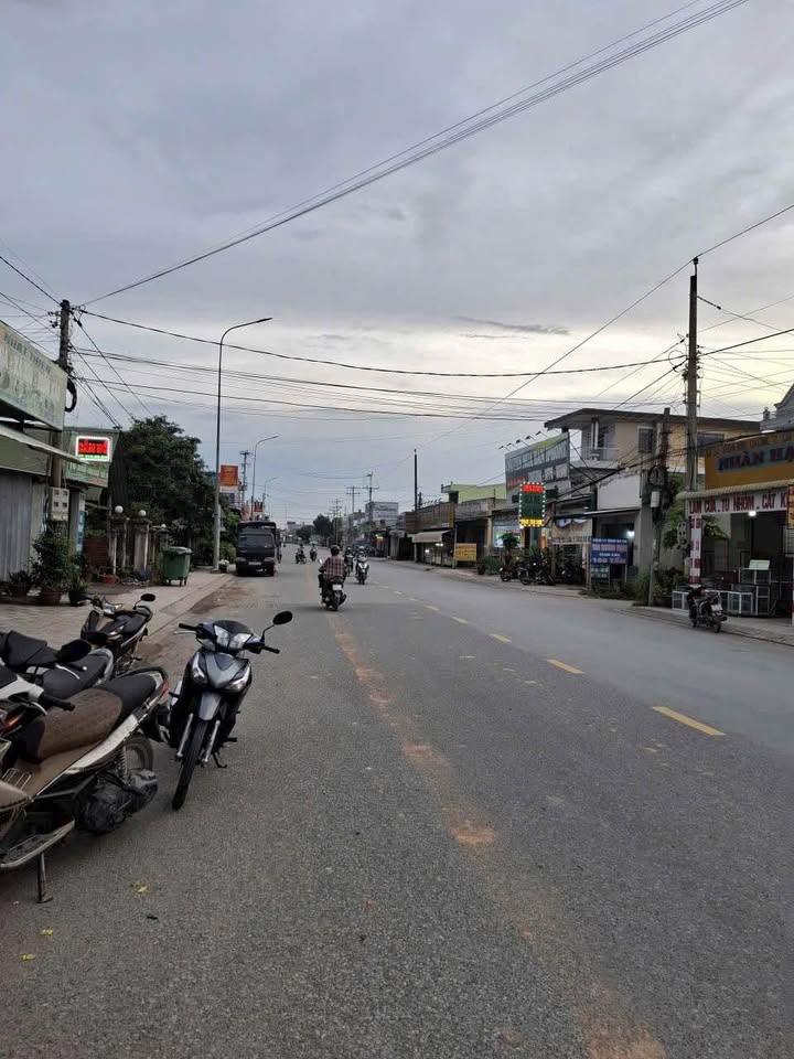 Đất thổ cư Thị trấn Đức Hòa 200m² giá 3.5 tỷ - Vị trí đẹp, tiện kinh doanh!