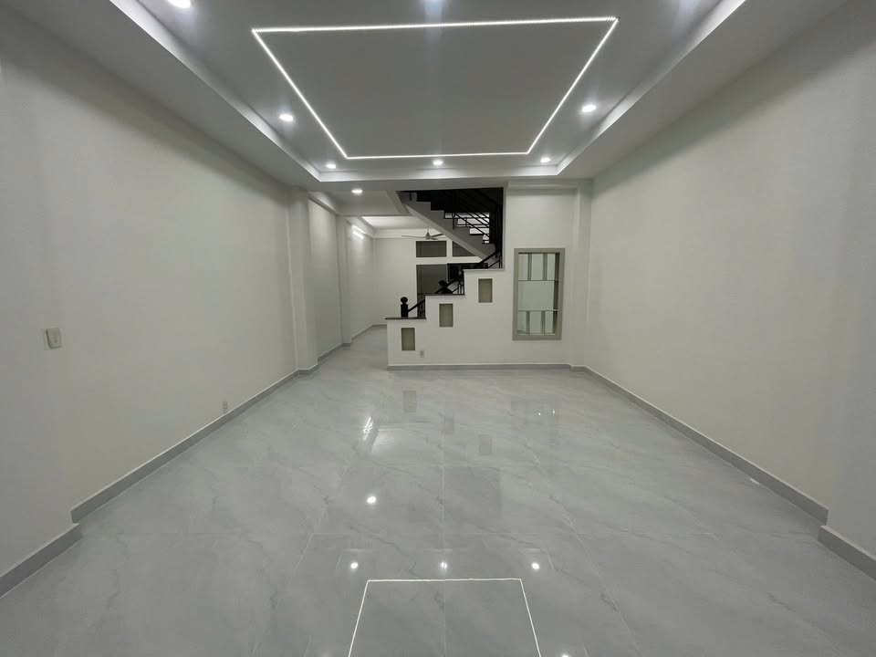 Nhà cho thuê Hẻm Xe Hơi Lê Văn Lương Nhà Bè 90m² giá 12 triệu - Không thể bỏ lỡ!