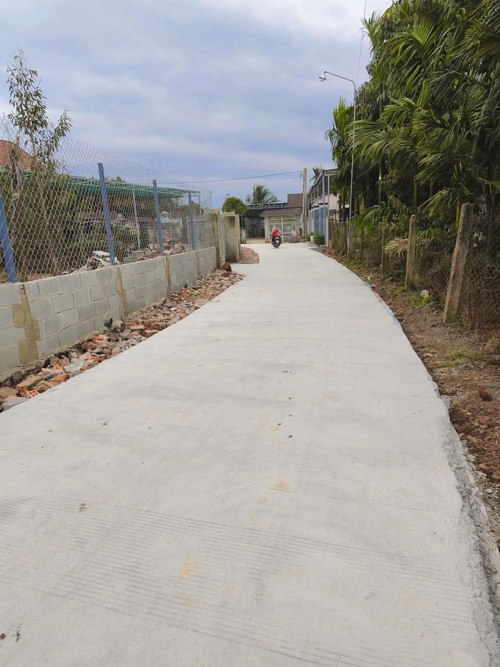 Bán đất thôn 6B Hòa An 522m² giá 1.1 tỷ - Tặng nhà cấp 4 và cây ăn trái!