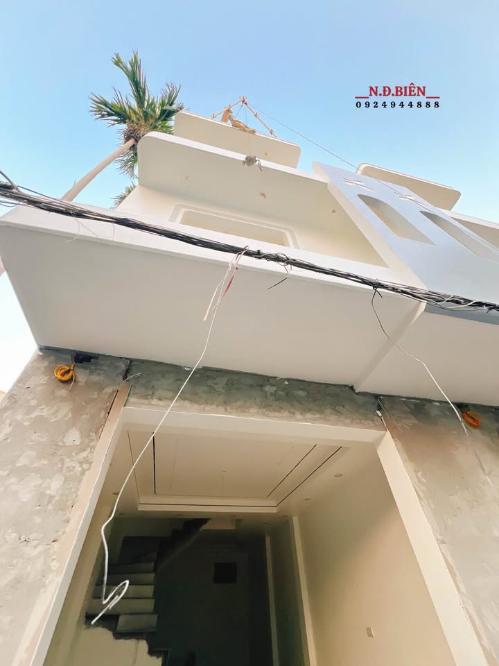 Nhà 3 tầng tại Quang Trung, Thái Bình 41m² giá 2 tỷ - Thiết kế hiện đại, vị trí thuận lợi!