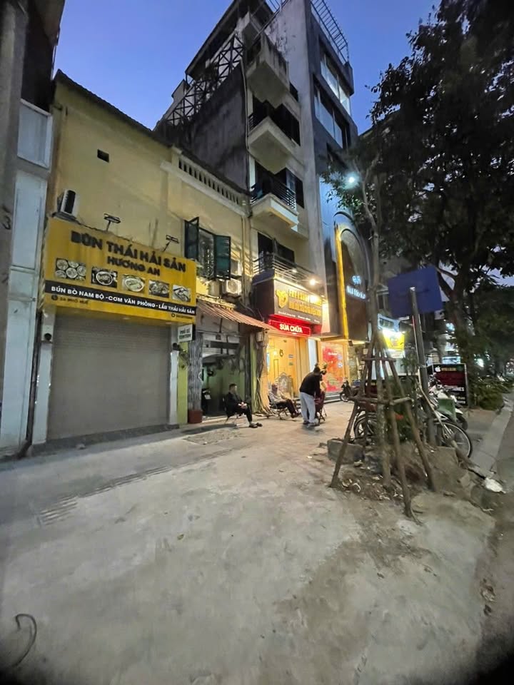 Bán nhà mặt phố Huế, Quận Hai Bà Trưng, 167m² giá 89 tỷ - Cơ hội đầu tư hấp dẫn!