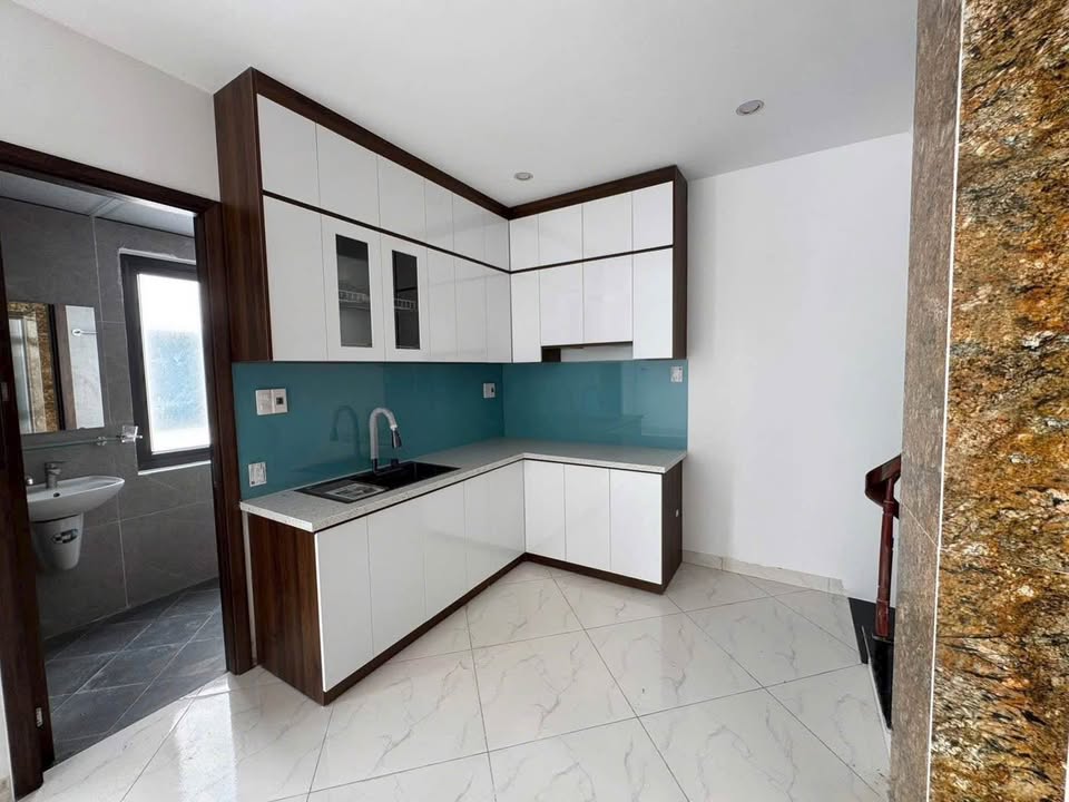 Nhà 7 tầng Tô Ngọc Vân, Quảng An, Tây Hồ 40m² giá 13.5 tỷ - Giao dịch nhanh chóng!