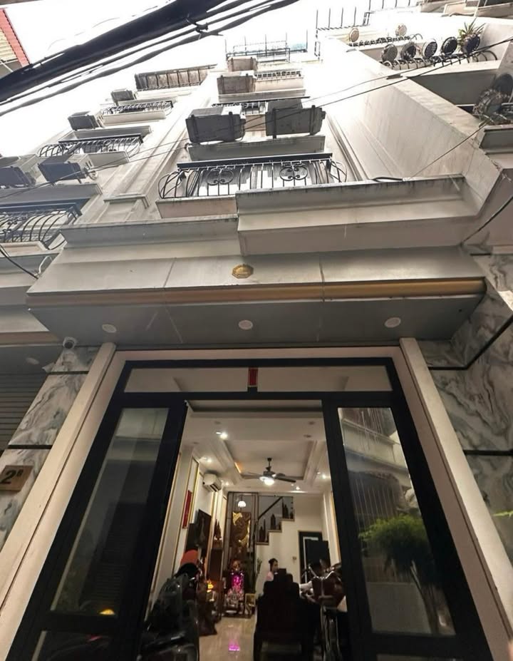 Nhà 6 tầng tại Quận Long Biên 50m² giá 12 tỷ - Thiết kế hiện đại, nội thất đẹp