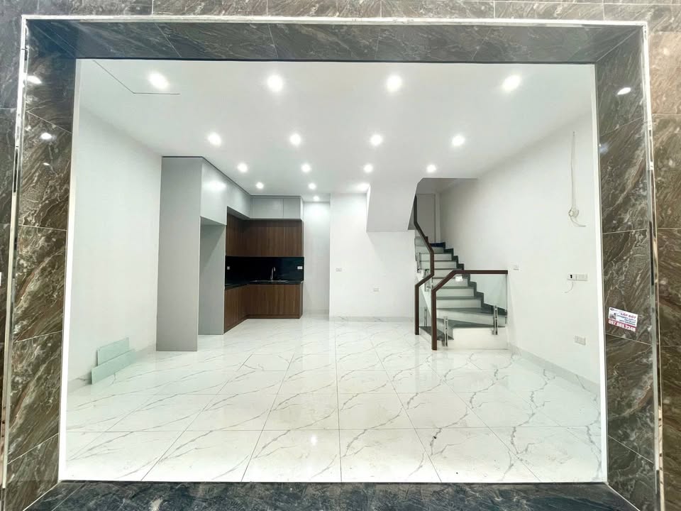 Nhà phố Huỳnh Cung, Tam Hiệp 160m² giá 5.8 tỷ - Vị trí đẹp, dân cư đông đúc!