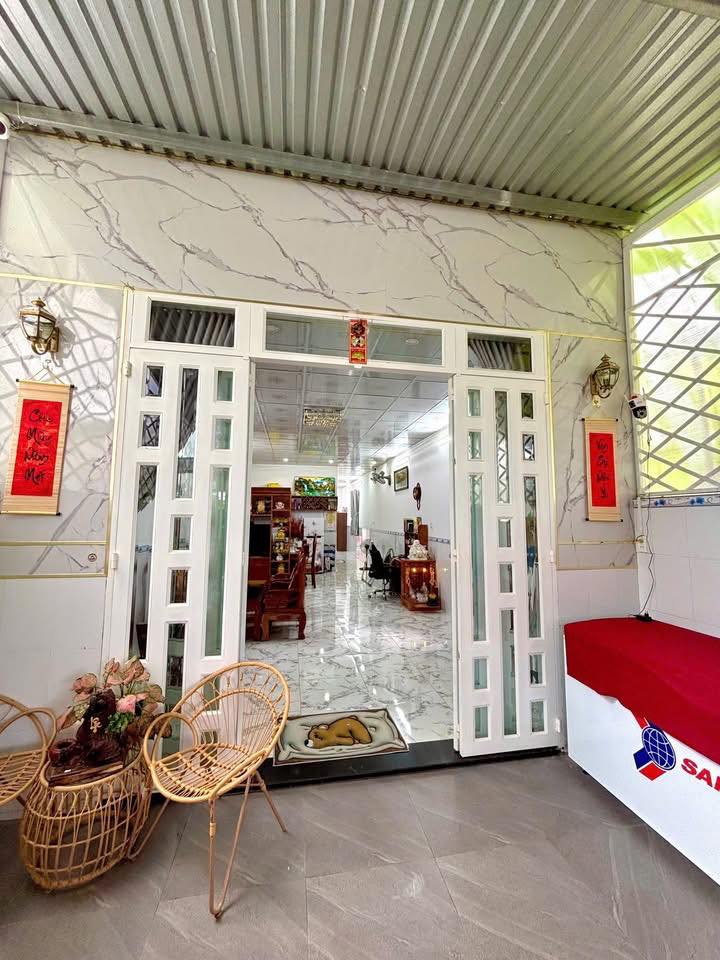 Nhà trệt 2 phòng ngủ KDC Đô Thị Sân Bay 101m² giá 2.85 tỷ - Tặng full nội thất!