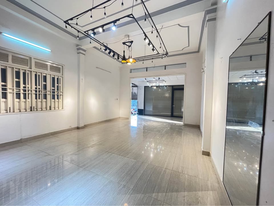 Nhà mặt tiền Chu Văn An, Bảo Lộc 250m² giá 15 triệu - Địa điểm lý tưởng cho kinh doanh