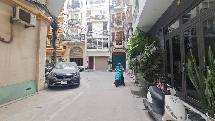 Nhà phố Tôn Thất Thiệp, Ba Đình 33m² giá 11.5 tỷ - Sổ đỏ chính chủ, ô tô tránh