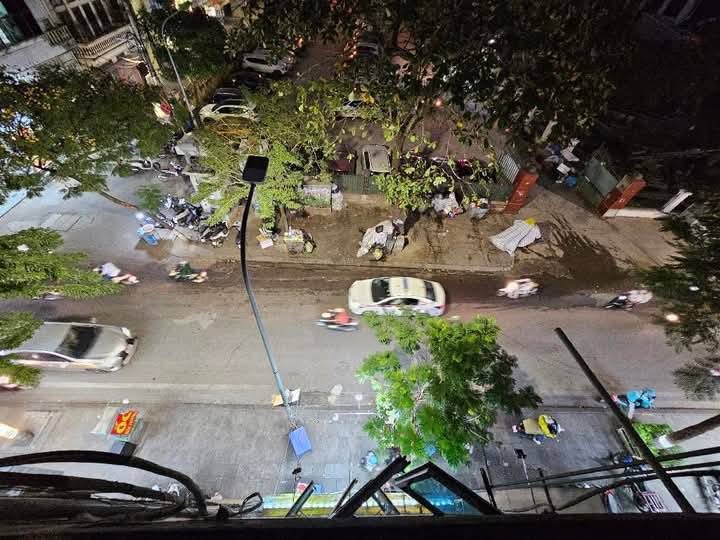 Bán gấp FrontHouse mặt phố Đội Cấn, Ba Đình 43m² giá 20 tỷ - Kinh doanh siêu lợi nhuận!