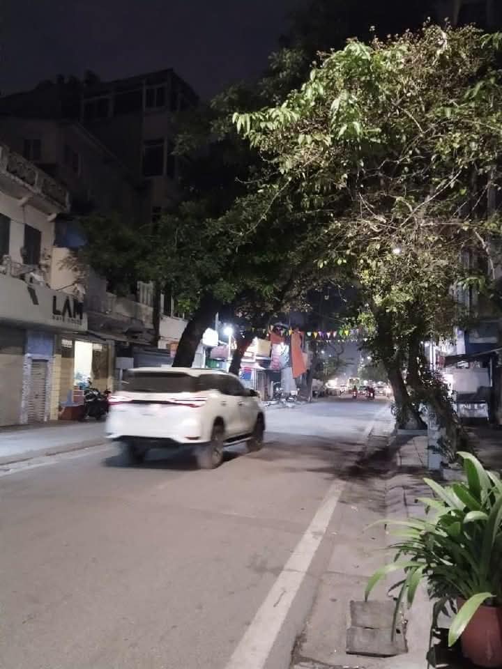 Nhà mặt phố Sơn Tây, Ba Đình 54m² giá 29.9 tỷ - Kinh doanh sầm uất ngay nút giao!