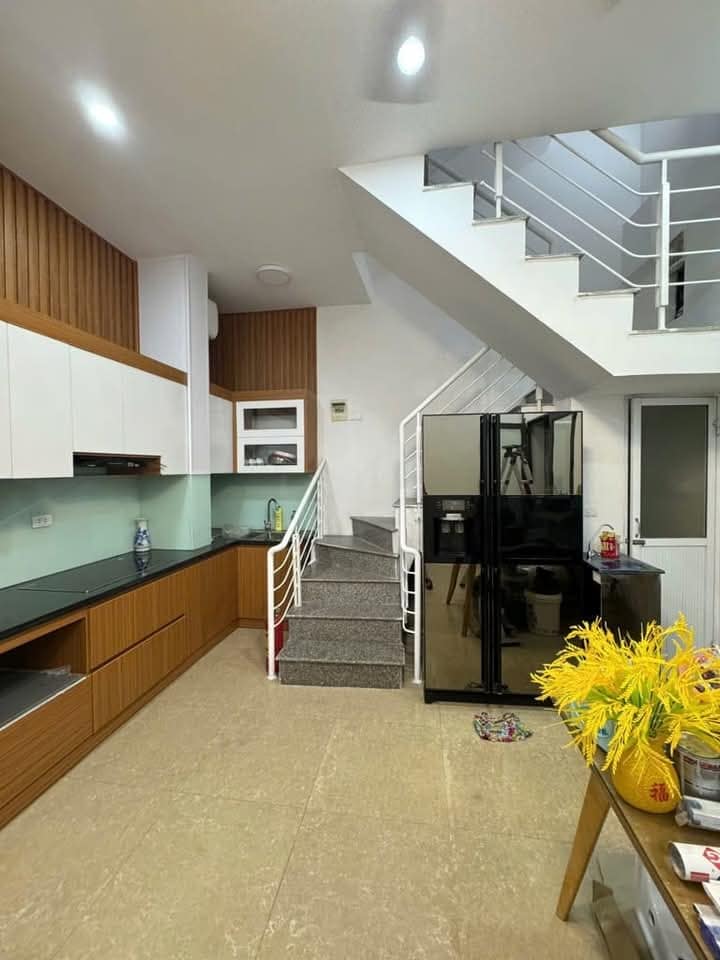 Bán nhà Hoàng Hoa Thám, Quận Ba Đình, 27m² giá 6.98 tỷ - Nhà đẹp, sổ hồng vuông vắn!