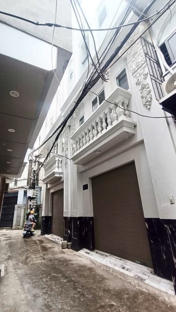 Nhà phố Hoa Bằng Cầu Giấy 35m² giá 12 tỷ - Mặt ngõ thông kinh doanh!