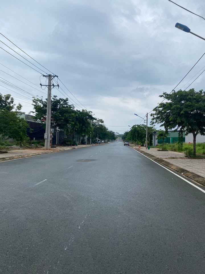 Đất nền TDC Tân Phú Đồng Xoài 120m² giá 1 tỷ - Sổ hồng chính chủ, xây dựng tự do!