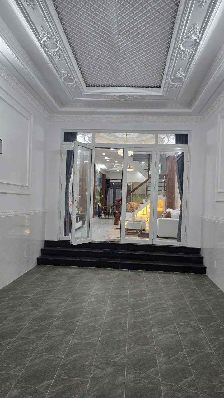 Nhà phố 126 Nguyễn Văn Tạo, huyện Nhà Bè, 104m² giá 6.8 tỷ - Nhà mới nội thất cơ bản