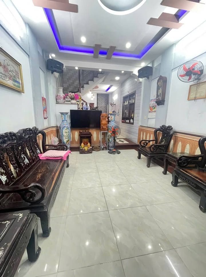 Nhà 5 Tầng HXH Bờ Kênh Tham Lương, 114m² giá 7.35 tỷ - Đầu tư sinh lời ngay!