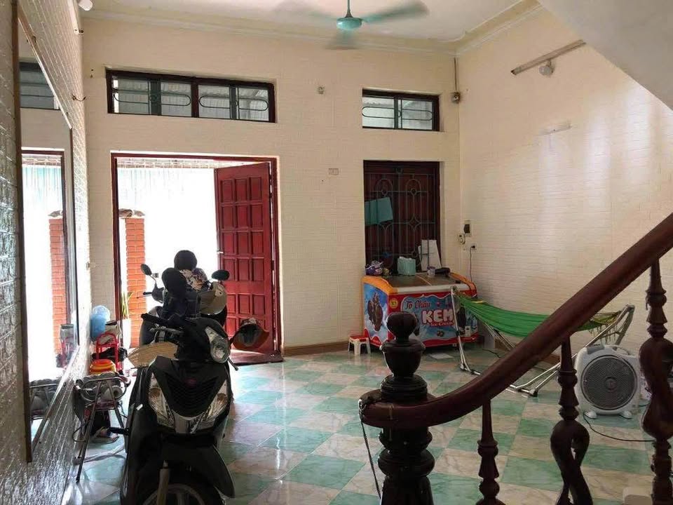 Nhà 2 tầng phường Thống Nhất 100m² giá 1.45 tỷ - Hướng Đông, vị trí thuận lợi!