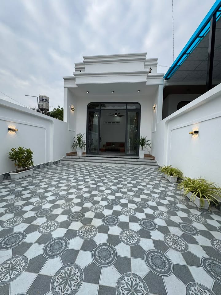 Nhà phố Trường Lộc, Tây Ninh 100m² giá 1.689 tỷ - Hoàn thiện sang trọng, sẵn sàng vào ở!