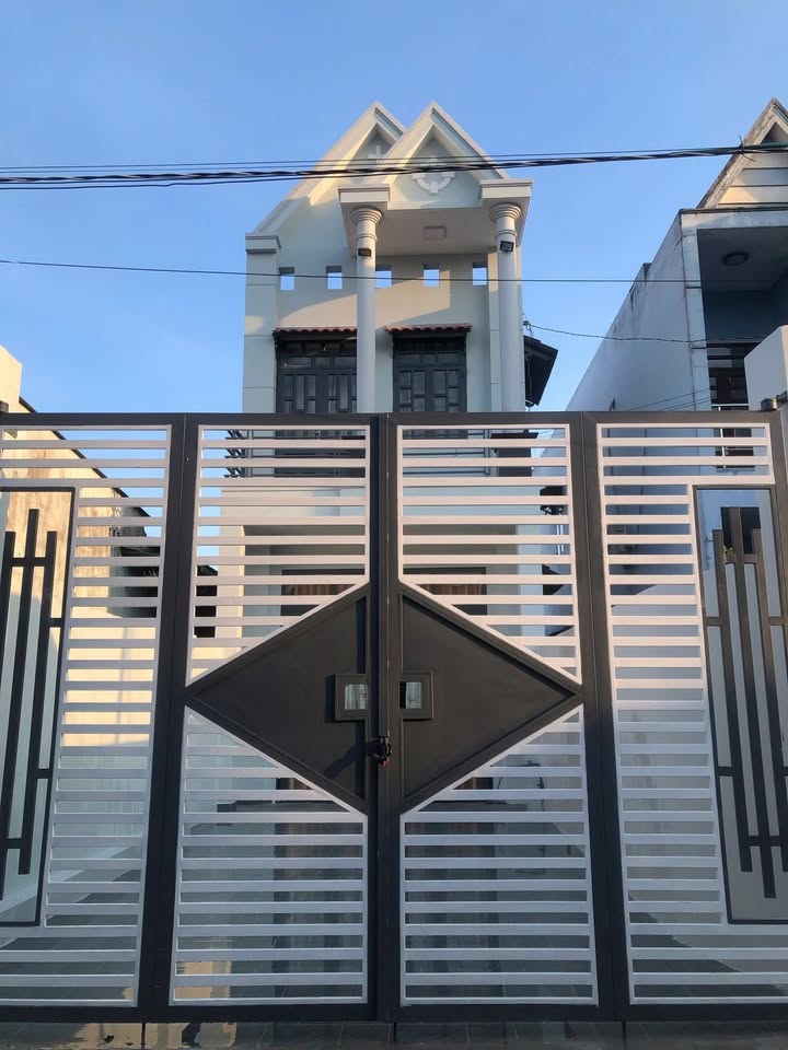 Nhà 1 trệt 1 lầu 166m² tại Tân Phước Khánh - Giá chỉ 2.88 tỷ!